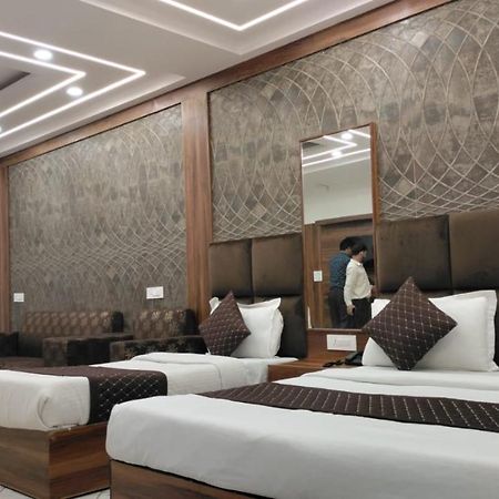 โฮเต็ล ไซน์ คอนทิเน็นทอล Hotel เดลี ภายนอก รูปภาพ