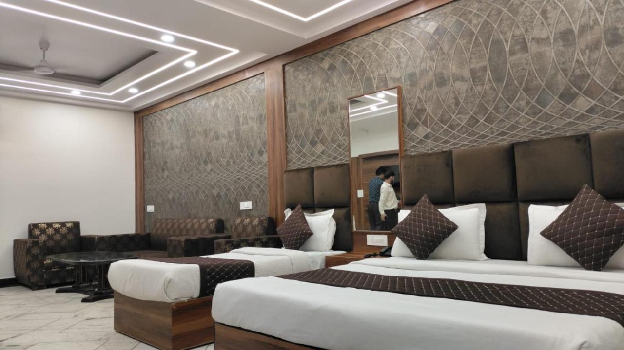 โฮเต็ล ไซน์ คอนทิเน็นทอล Hotel เดลี ภายนอก รูปภาพ