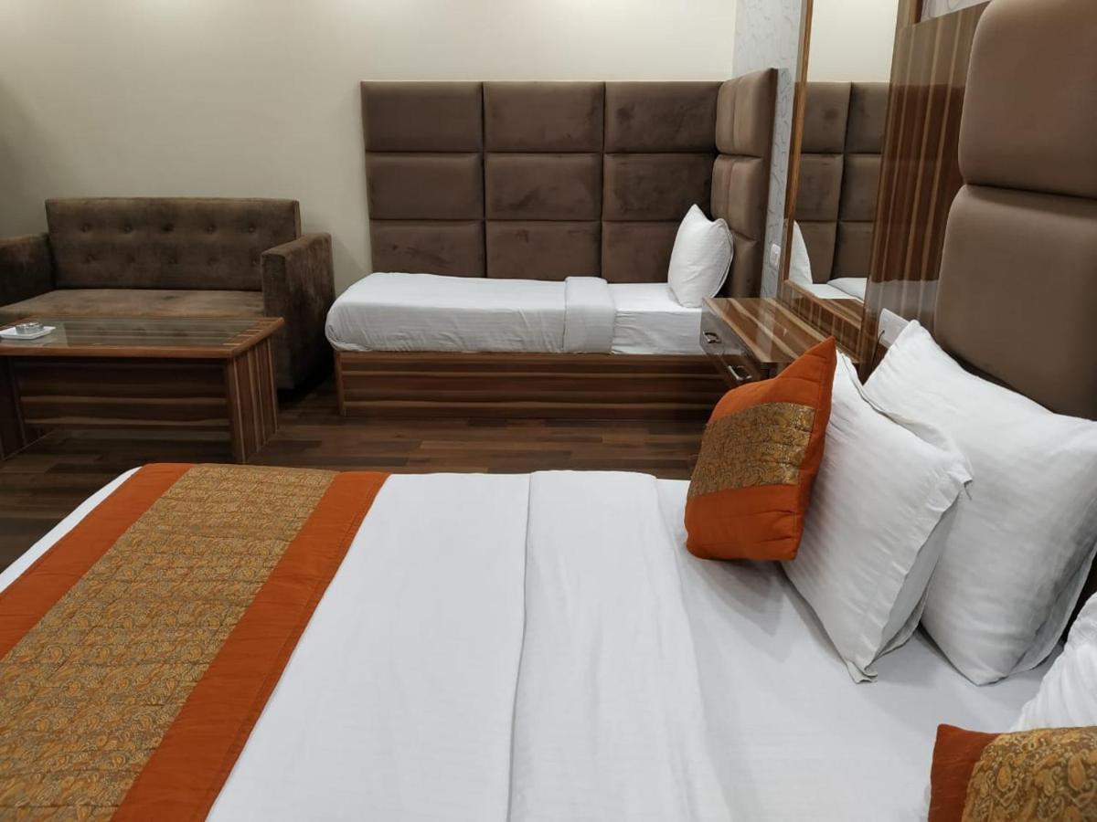 โฮเต็ล ไซน์ คอนทิเน็นทอล Hotel เดลี ภายนอก รูปภาพ