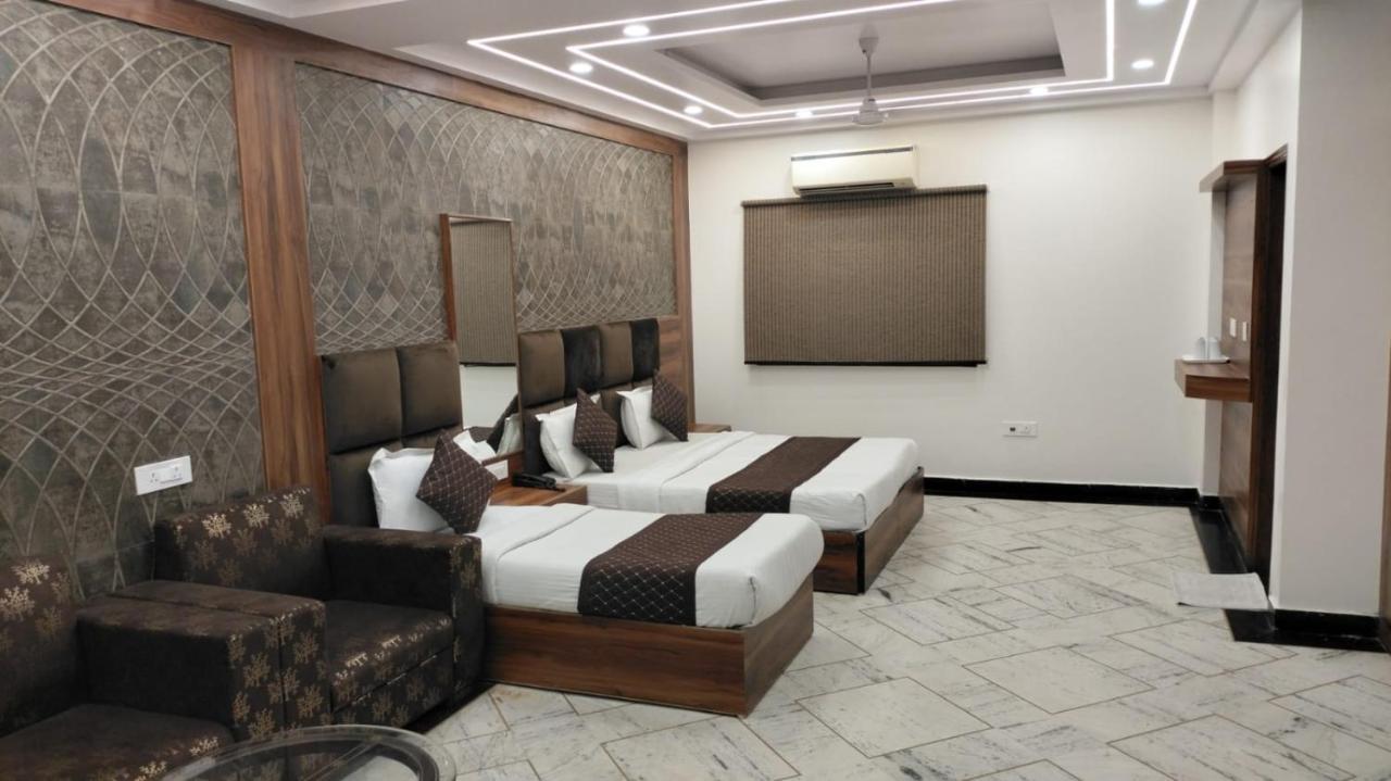 โฮเต็ล ไซน์ คอนทิเน็นทอล Hotel เดลี ภายนอก รูปภาพ
