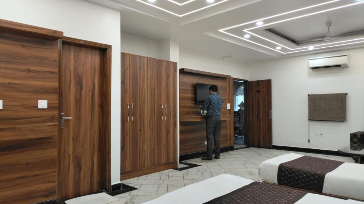 โฮเต็ล ไซน์ คอนทิเน็นทอล Hotel เดลี ภายนอก รูปภาพ