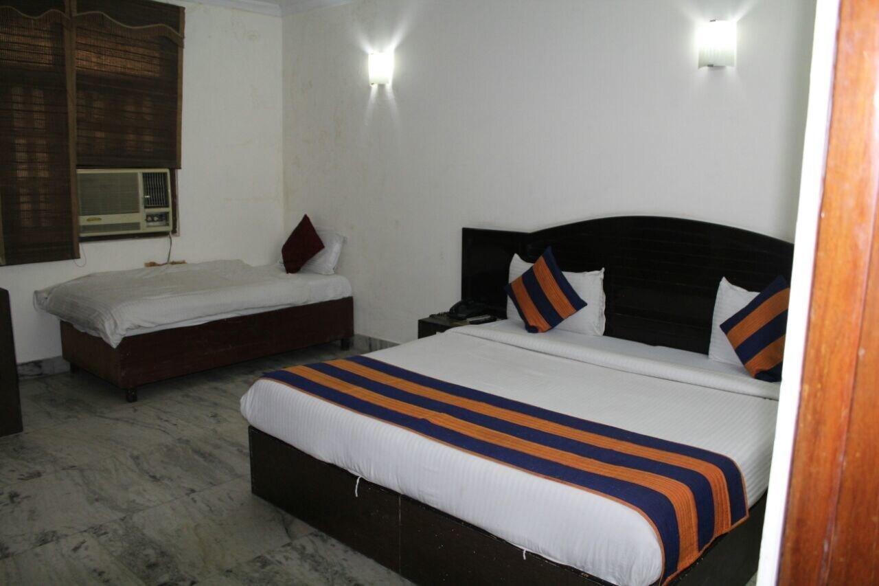 โฮเต็ล ไซน์ คอนทิเน็นทอล Hotel เดลี ภายนอก รูปภาพ