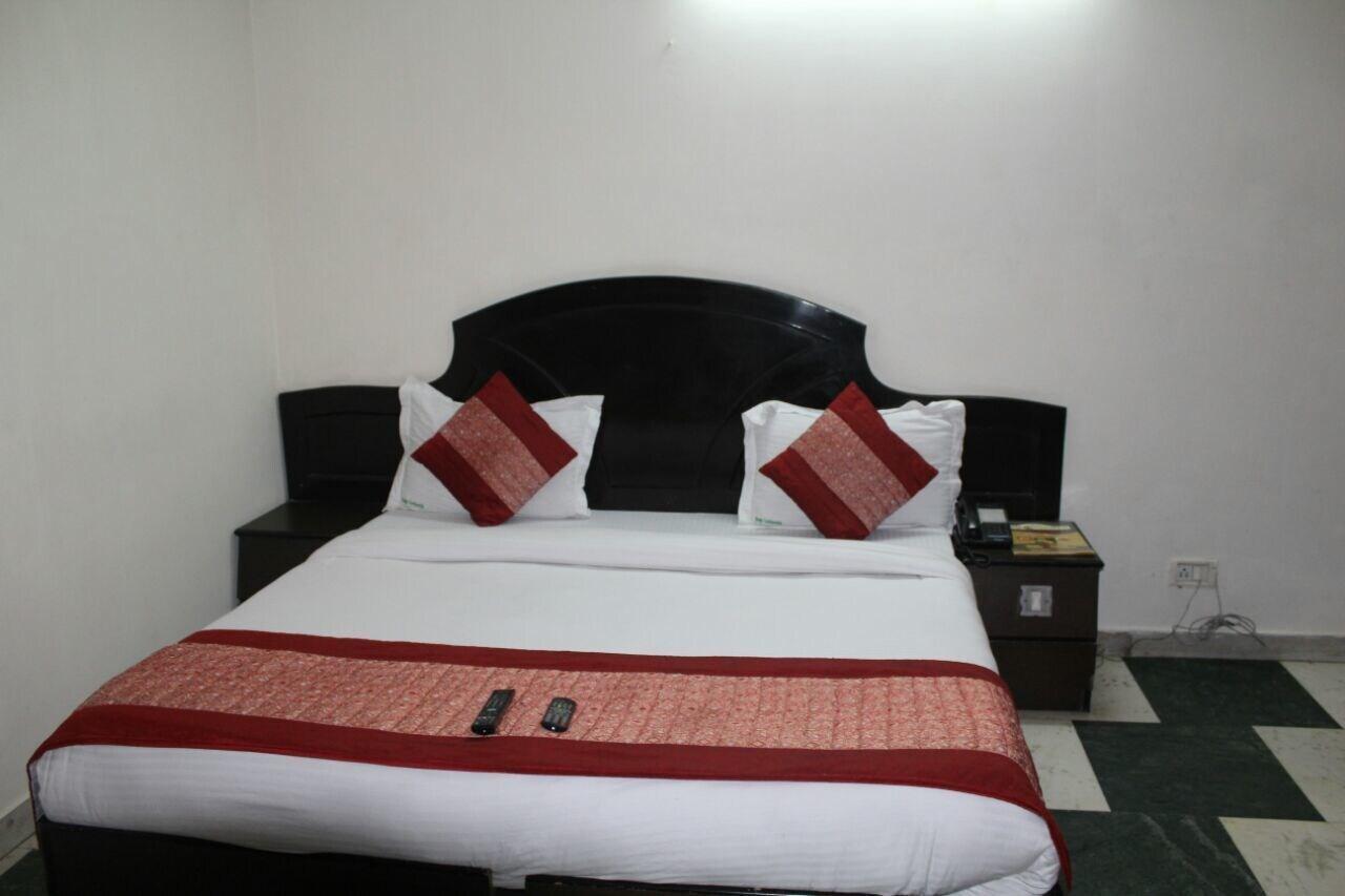 โฮเต็ล ไซน์ คอนทิเน็นทอล Hotel เดลี ภายนอก รูปภาพ