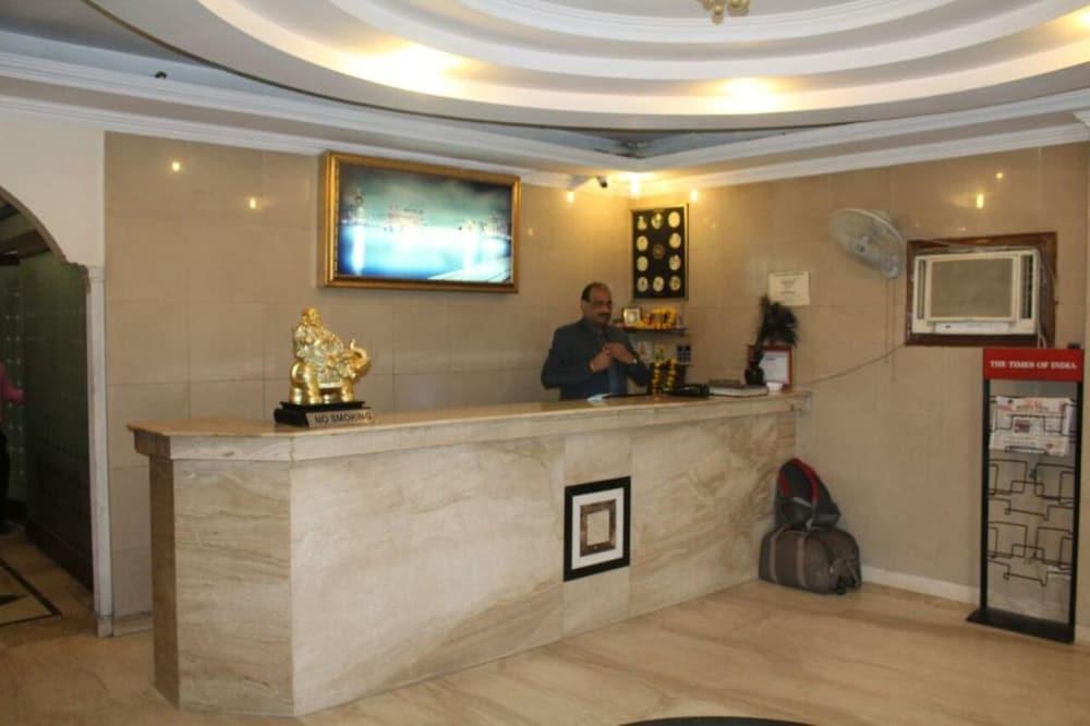 โฮเต็ล ไซน์ คอนทิเน็นทอล Hotel เดลี ภายนอก รูปภาพ