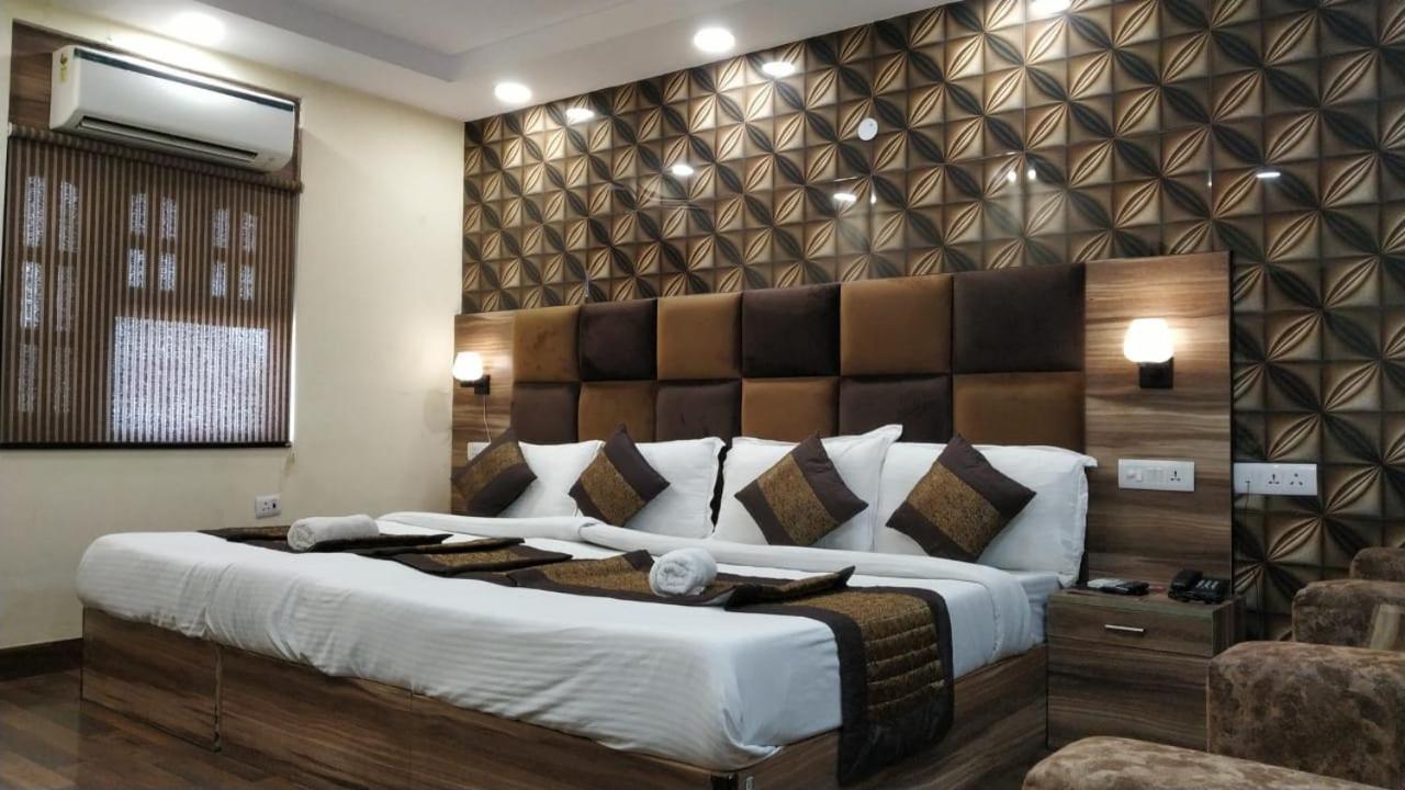 โฮเต็ล ไซน์ คอนทิเน็นทอล Hotel เดลี ภายนอก รูปภาพ
