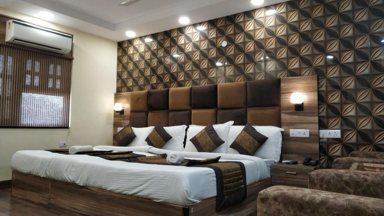 โฮเต็ล ไซน์ คอนทิเน็นทอล Hotel เดลี ภายนอก รูปภาพ